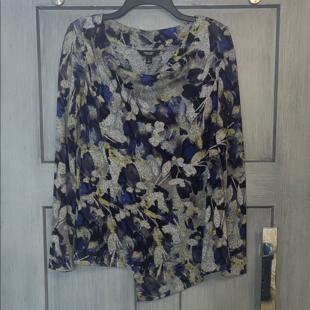 Simply Vera Vera Wang-Sz Small-Asymmetrical Hem Soft Cozy Floral Knit Blouse